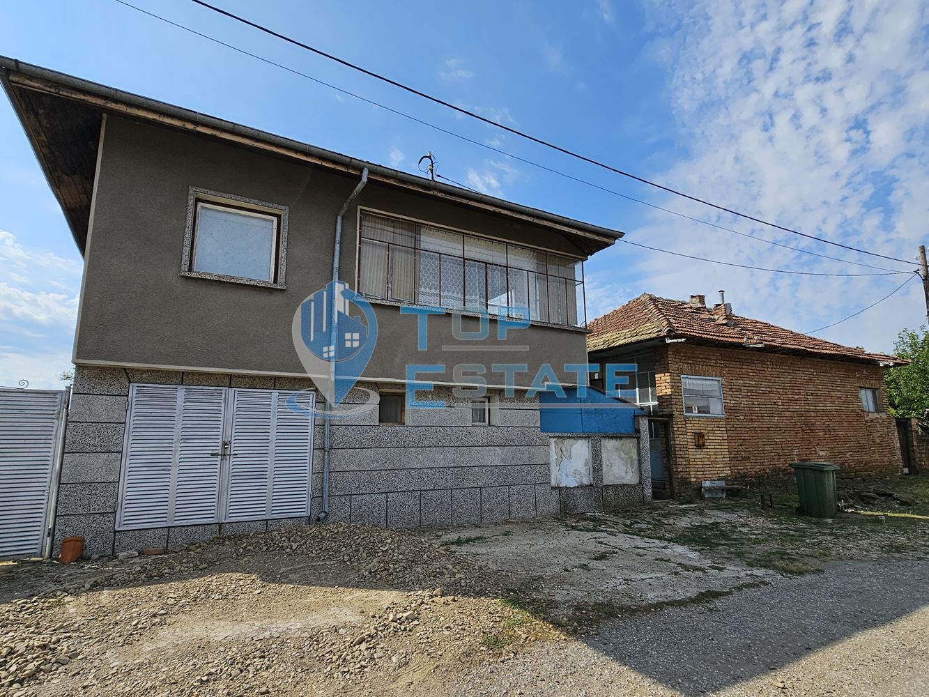 Монолитна двуетажна къща с втора къща в един двор в село Ново Градище, област Велико Търново - 0