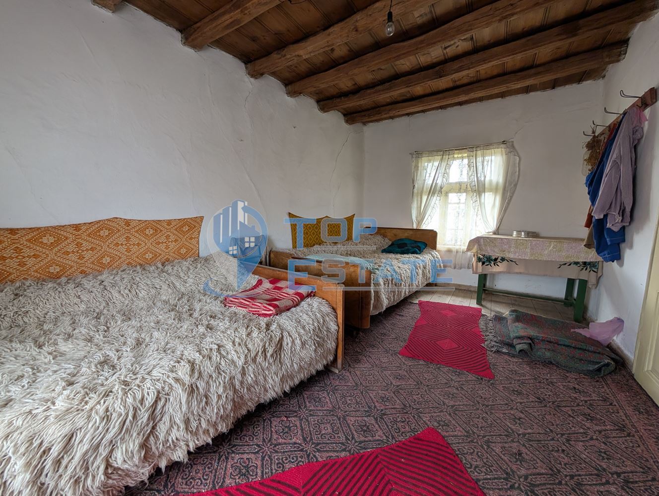 Двуетажна старинна къща с кладенец в село Малки Вършец - 0