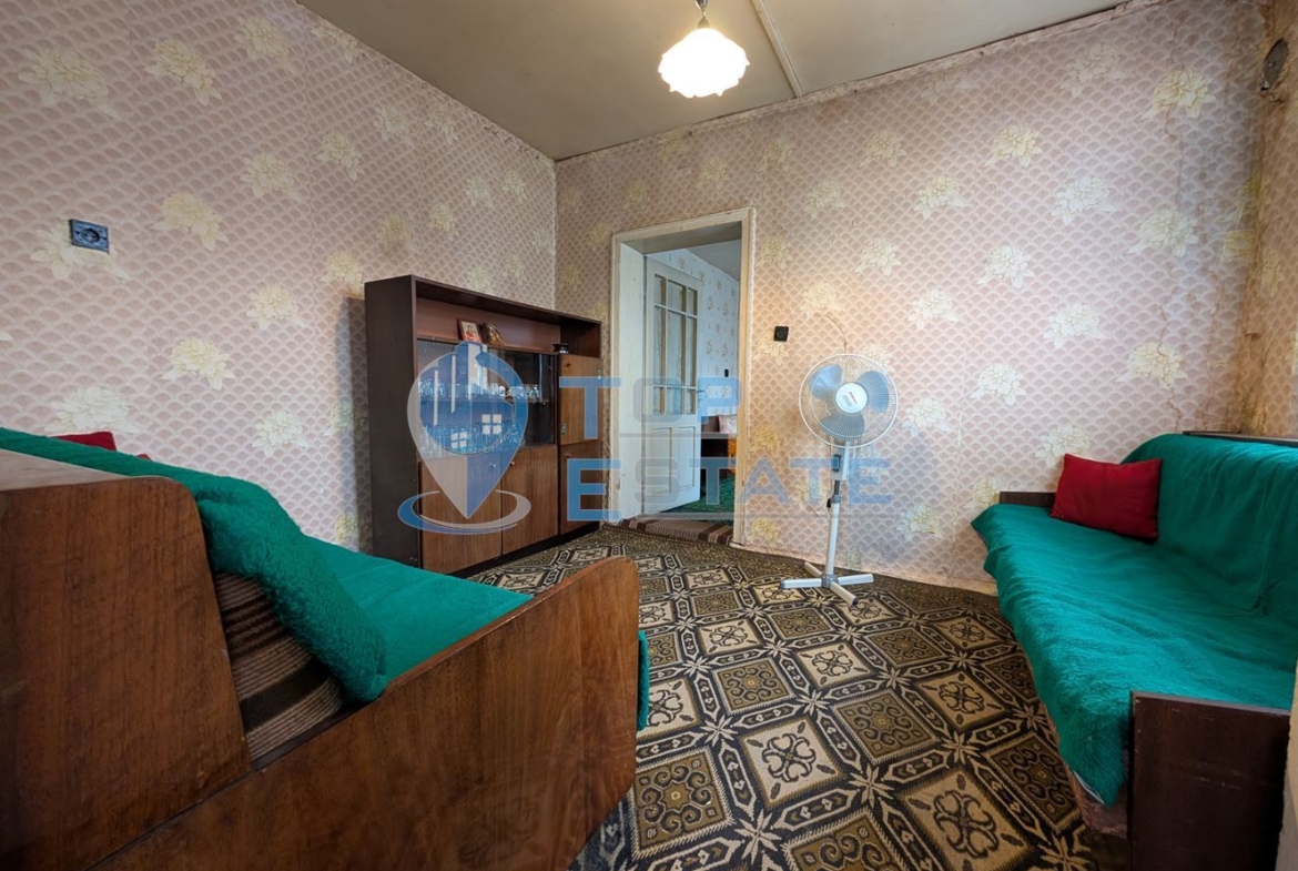 Едноетажна къща с кладенец и гараж в квартал Калтинец, град Горна Оряховица - 0