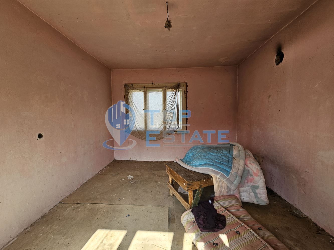 Тухлена къща с двор в село Горско Калугерово-0 Тухлена къща с двор в село Горско Калугерово - 0