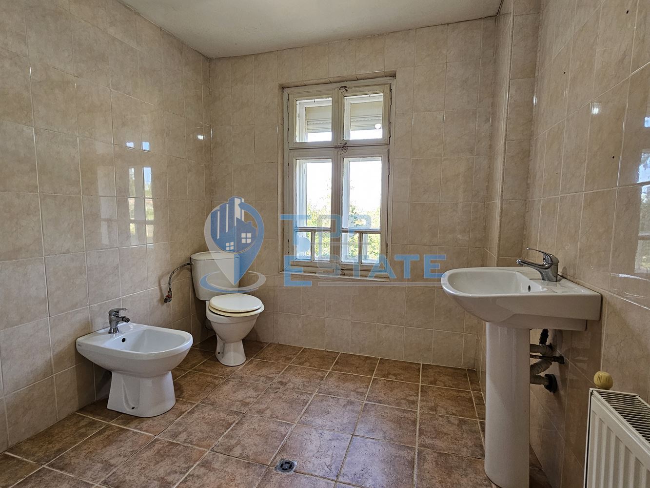 Ремонтирана и обзаведена къща с два санитарни възела в село Хотница, област Велико Търново - 0