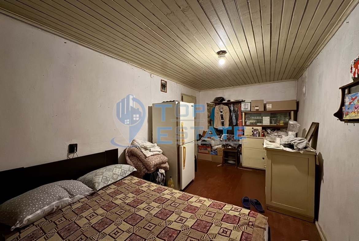 Двуетажна къща с кладенец и голям двор в село Ресен, област Велико Търново - 0