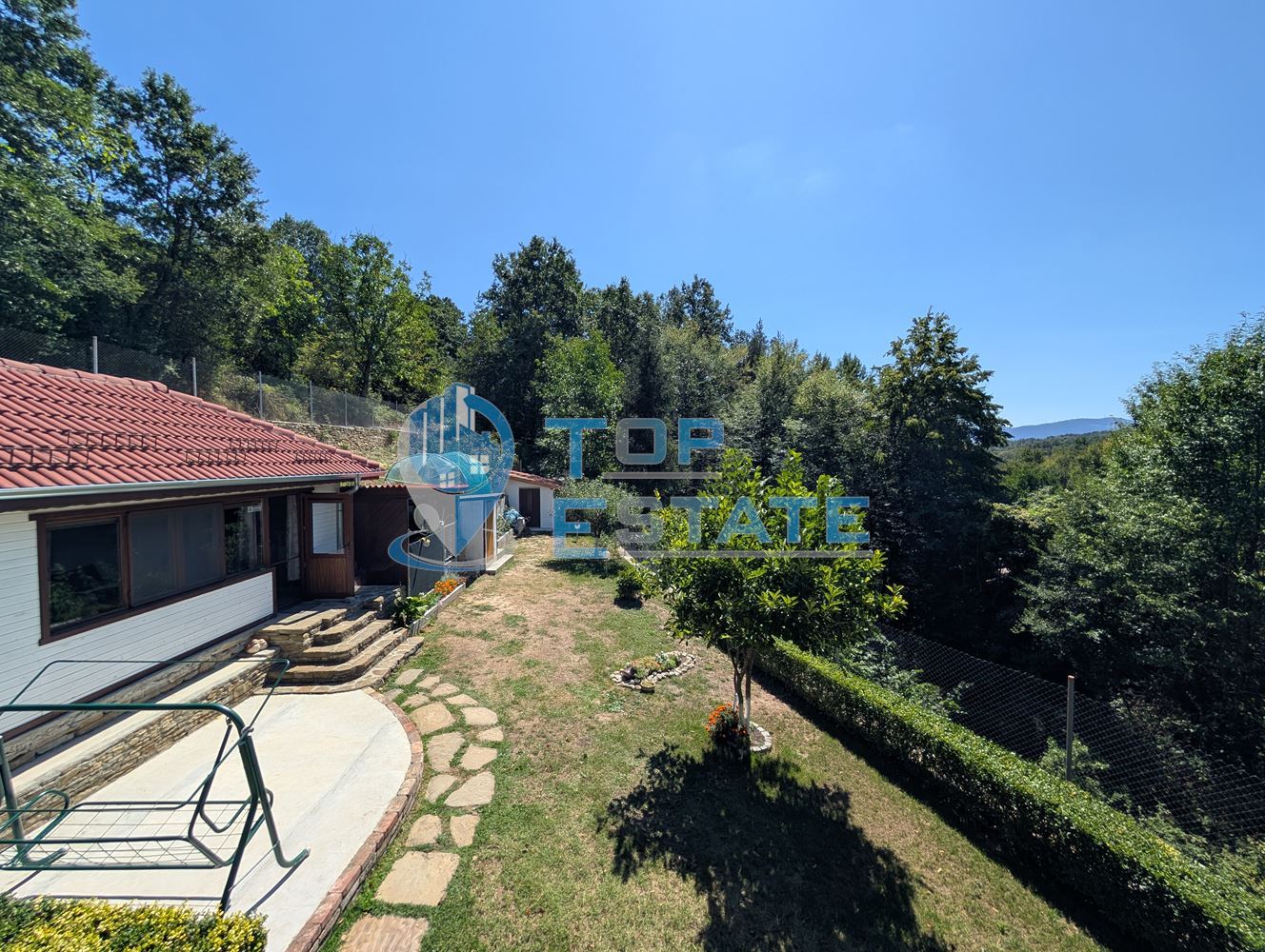 Реновирана двуетажна къща в Тревненския балкан - 0