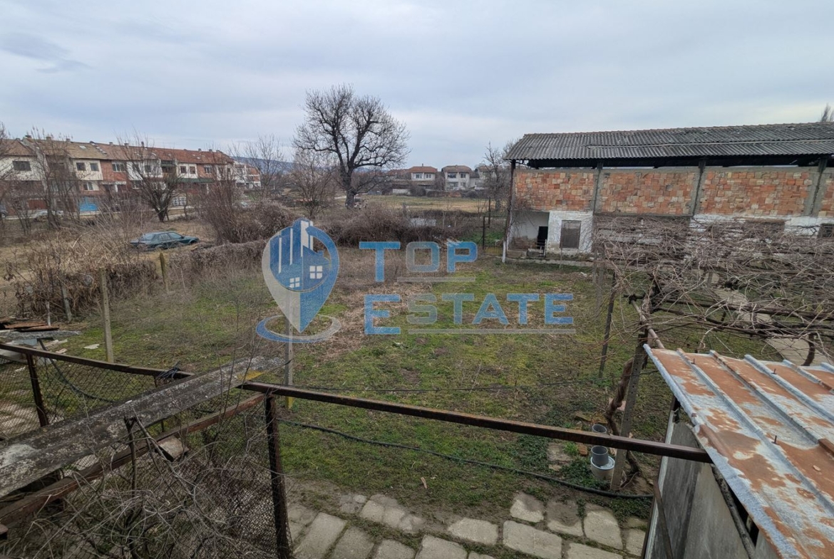 Двуетажна масивна къща в град Стражица, област Велико Търново - 0