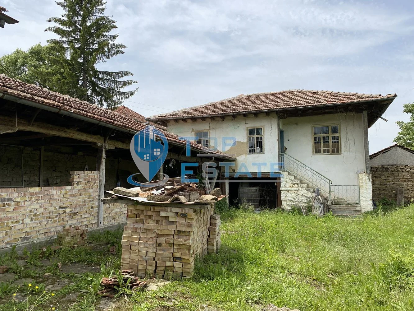Къща с голям двор и стопански постройки в с. Косарка, област Габрово.-0 Къща с голям двор и стопански постройки в с. Косарка, област Габрово. - 0