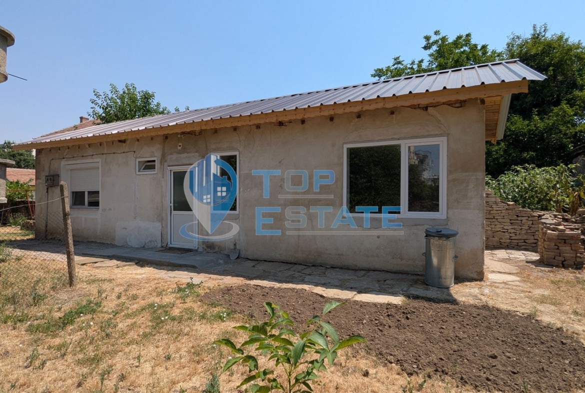 Едноетажна къща след основен ремонт в град Павликени, област Велико Търново - 0