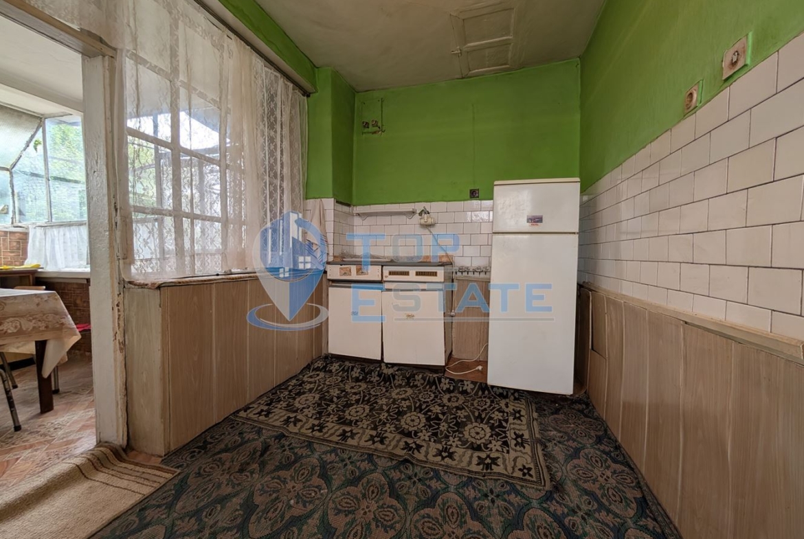 Едноетажна къща с кладенец и гараж в квартал Калтинец, град Горна Оряховица - 0