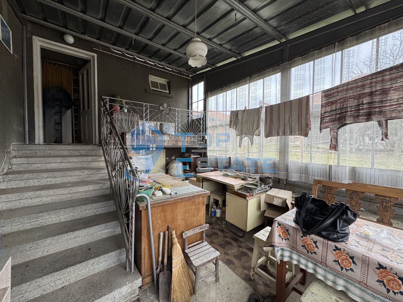 Двуетажна тухлена къща с гараж в с. Константин, област Велико Търново-0 Двуетажна тухлена къща с гараж в с. Константин, област Велико Търново - 0