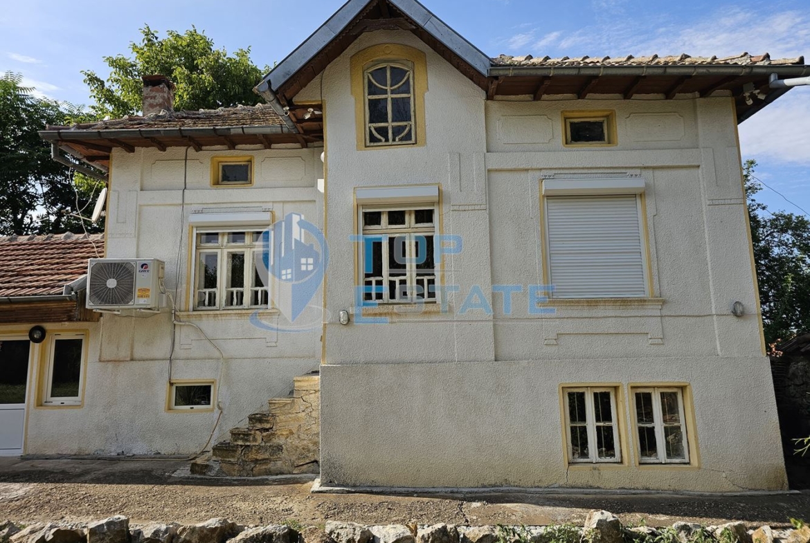 Ремонтирана и обзаведена къща с два санитарни възела в село Хотница, област Велико Търново - 0