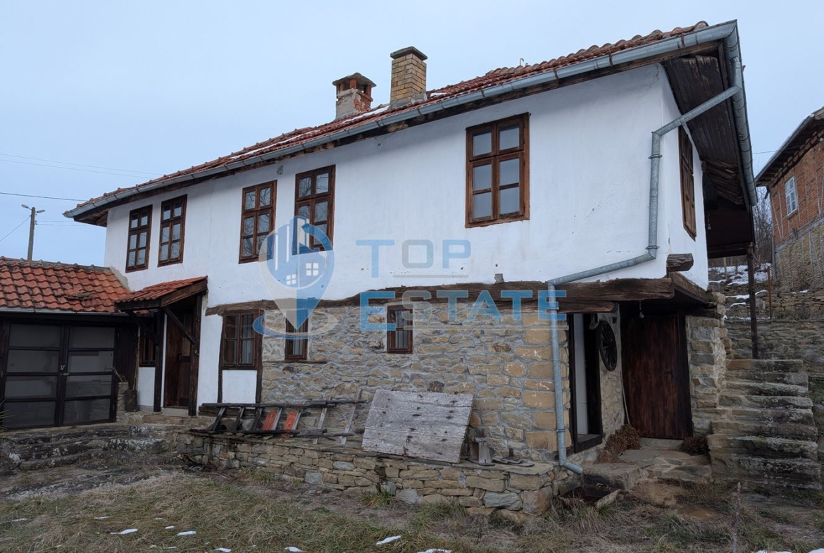 Двуетажна автентична къща в село Кисьовци, област Велико Търново - 0