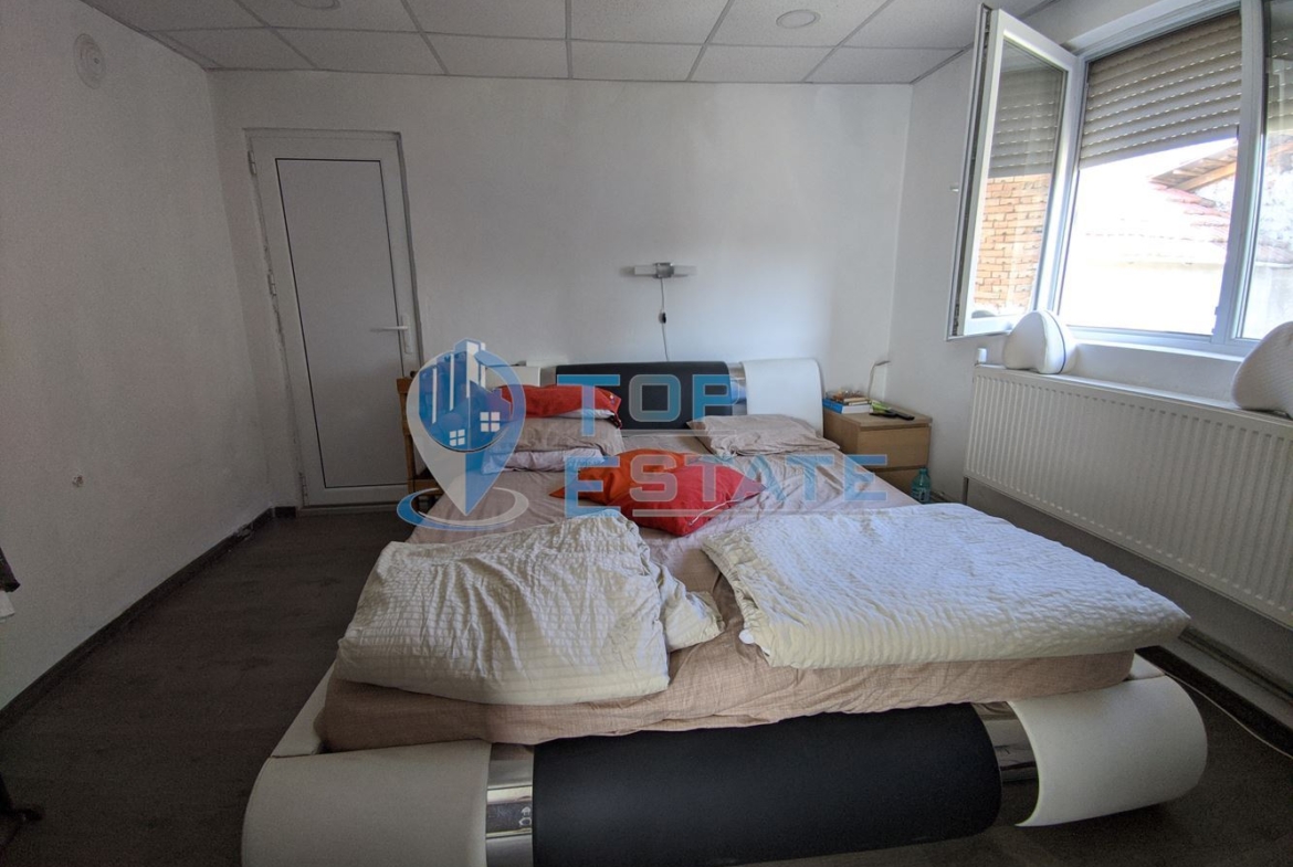 Едноетажна реновирана къща с голям двор в село Павел - 0