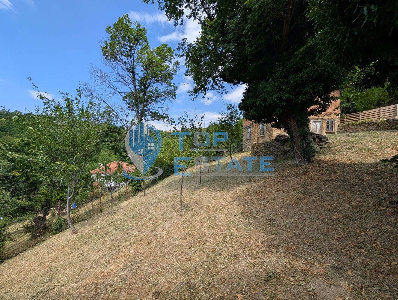 Двуетажна къща с уникална панорамна гледка в Тревненския балкан - 0