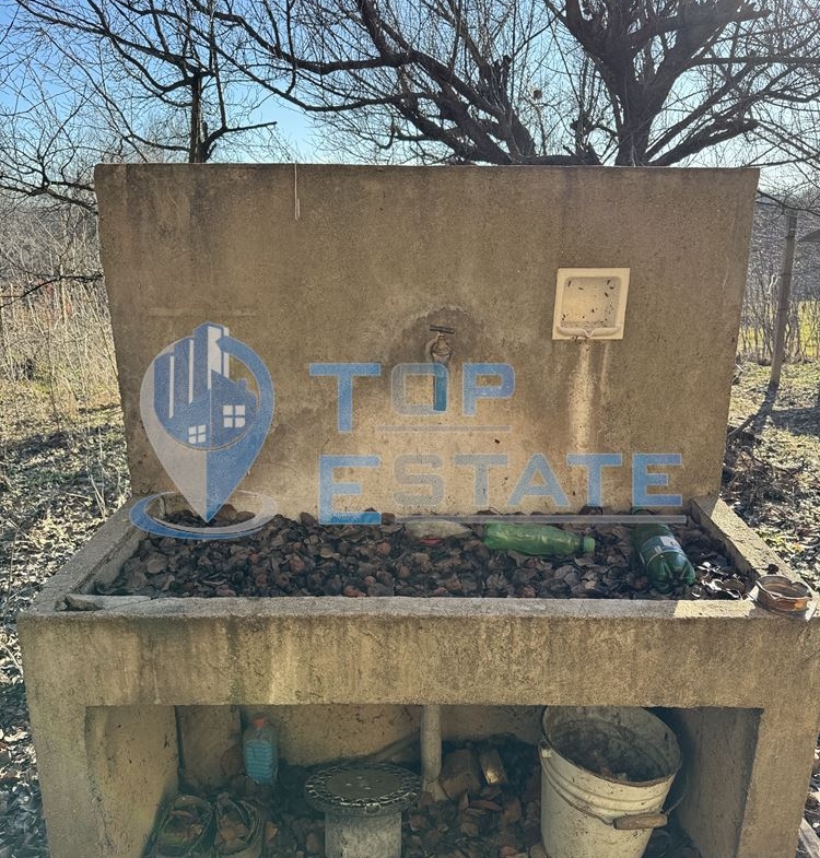 Тухлена къща с голям двор в с. Масларево, област Велико Търново - 0