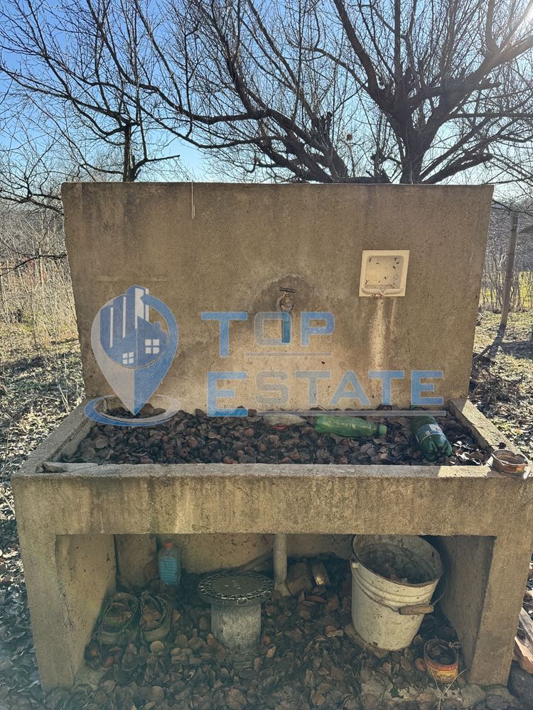 Тухлена къща с голям двор в с. Масларево, област Велико Търново - 0