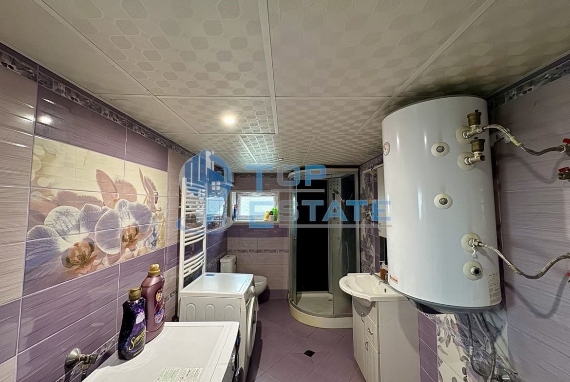 Двуетажна тухлена къща с кладенец и допълнителни постройки в село Недан, област Велико Търново - 0