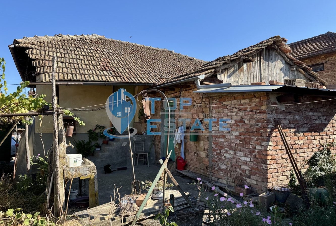 Здрава къща във високата част на село Джулюница, област Велико Търново - 0