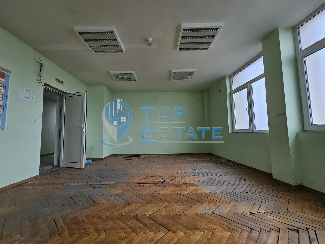 Просторен офис в центъра на гр. Велико Търново-0 Просторен офис в центъра на гр. Велико Търново - 0