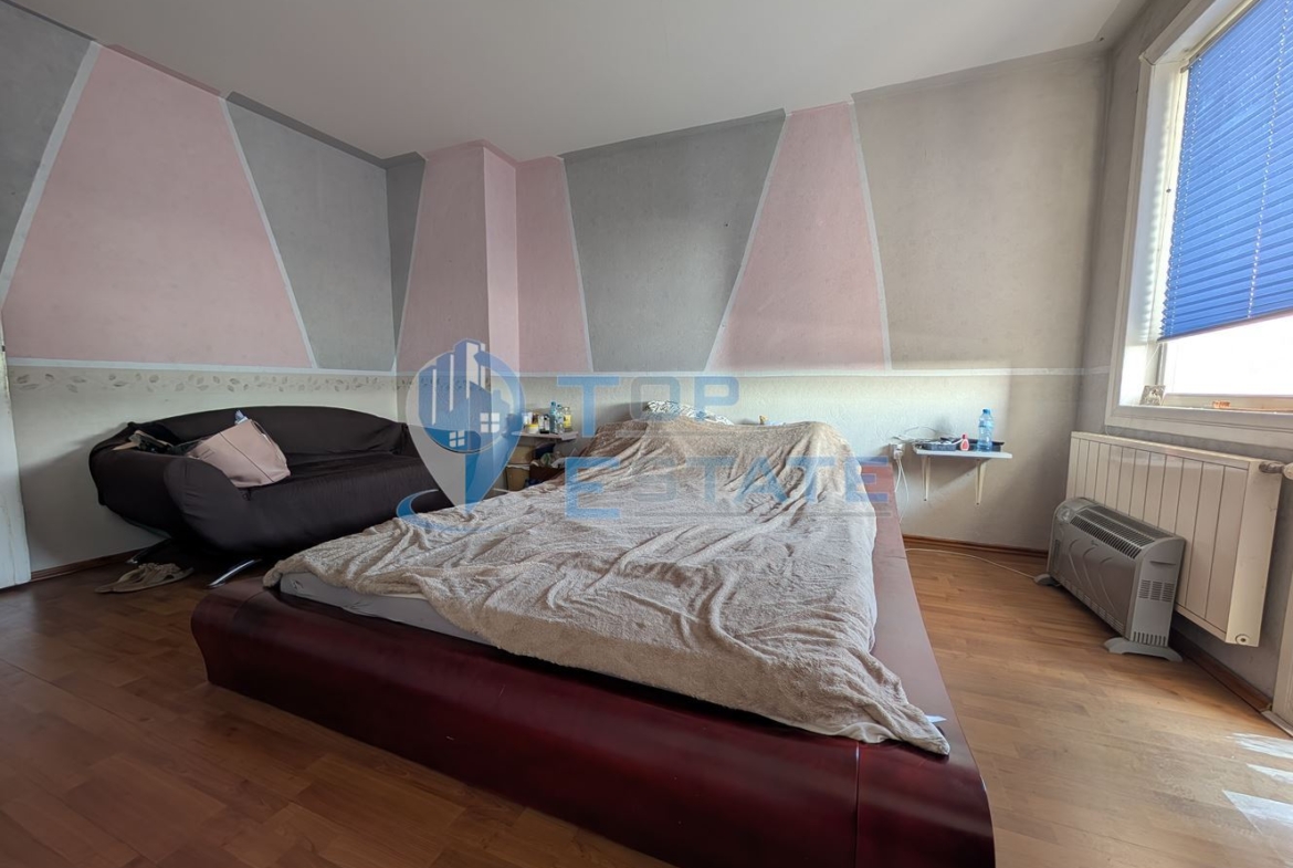 Тухлен тризонет в квартал Зона Б на град Велико Търново - 0