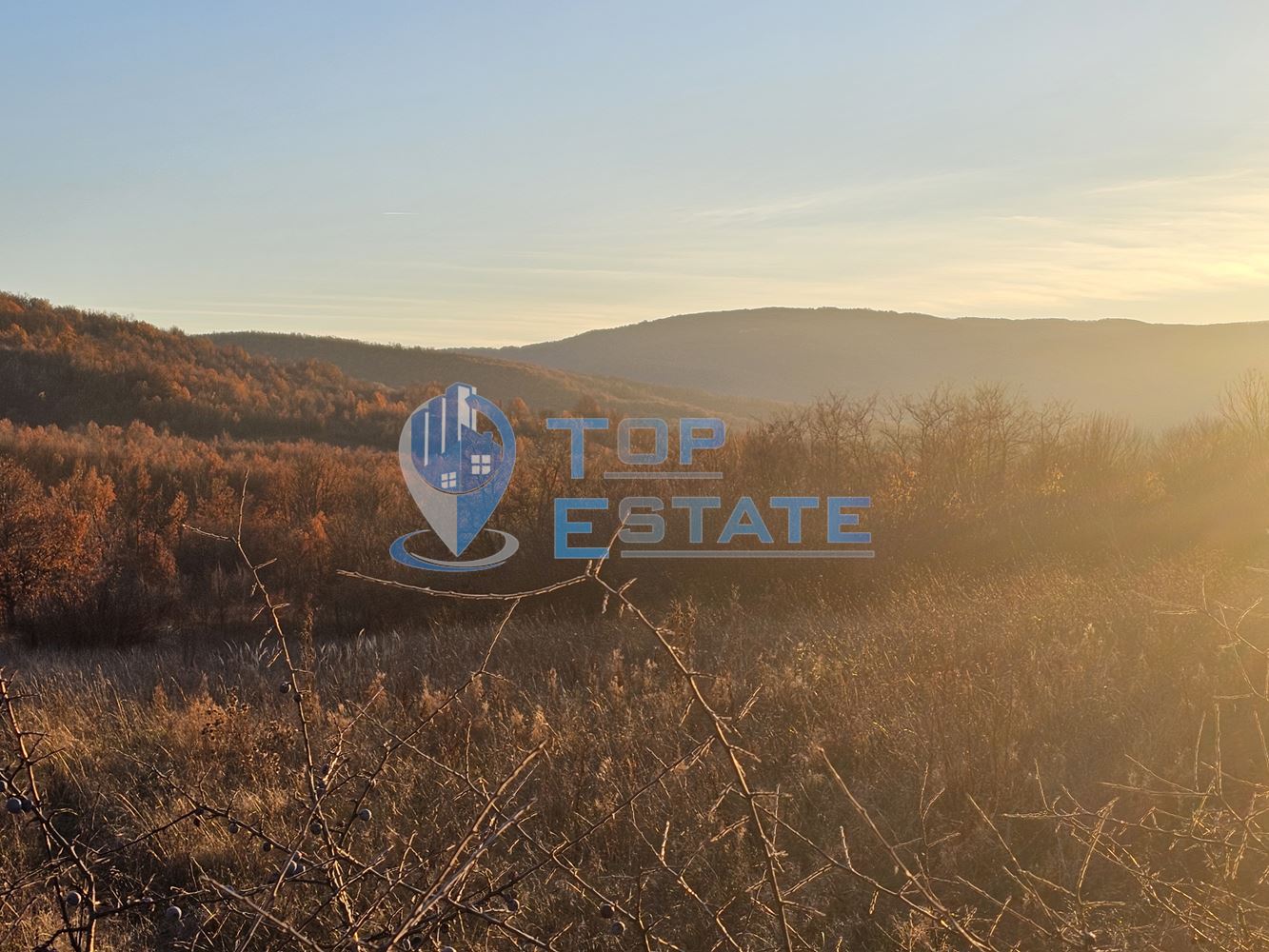 Панорамен парцел в регулация в село Равново, община Златарица - 0