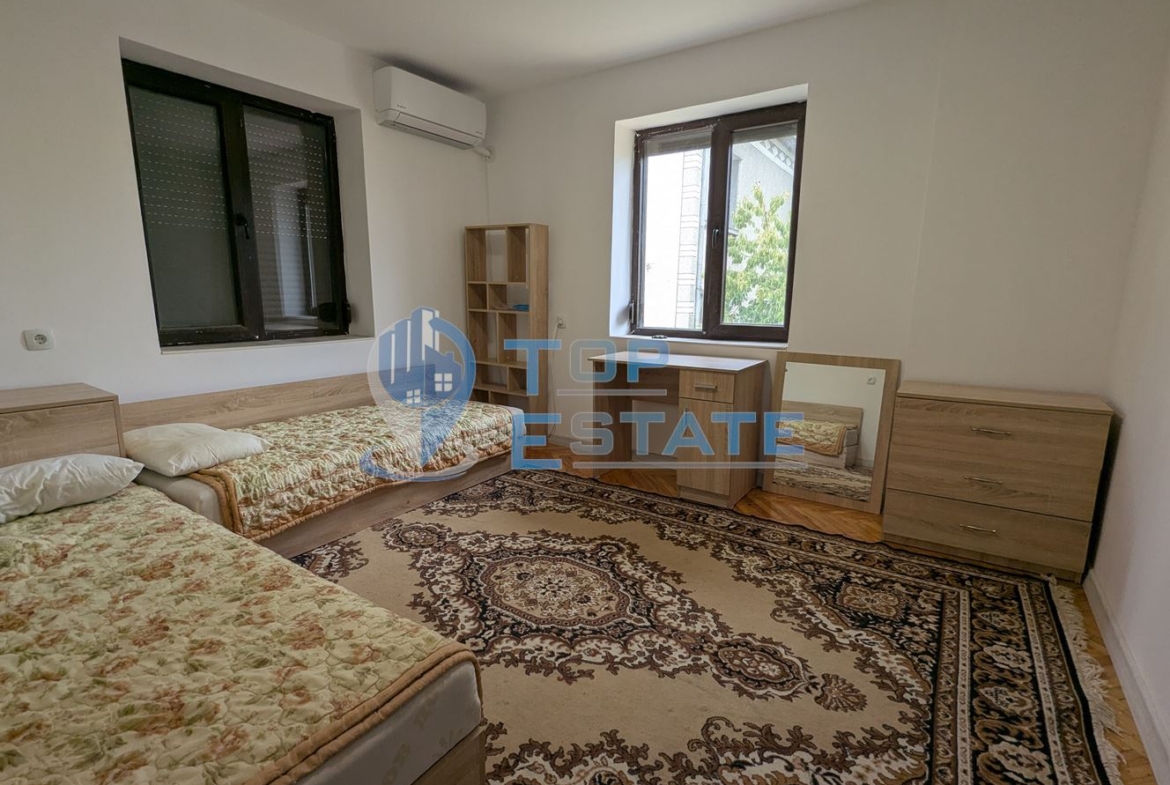 Двуетажна реновирана тухлена къща на центъра на село Поликраище, област Велико Търново - 0