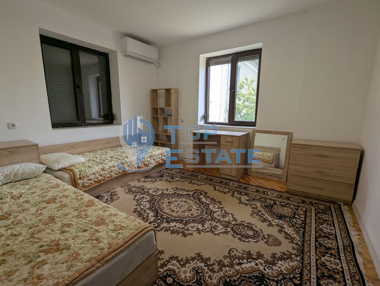 Двуетажна реновирана тухлена къща на центъра на село Поликраище, област Велико Търново - 0