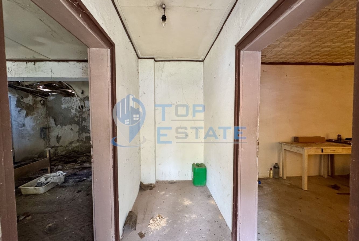 Тухлена къща с кладенец в село Добри дял, област Велико Търново - 0