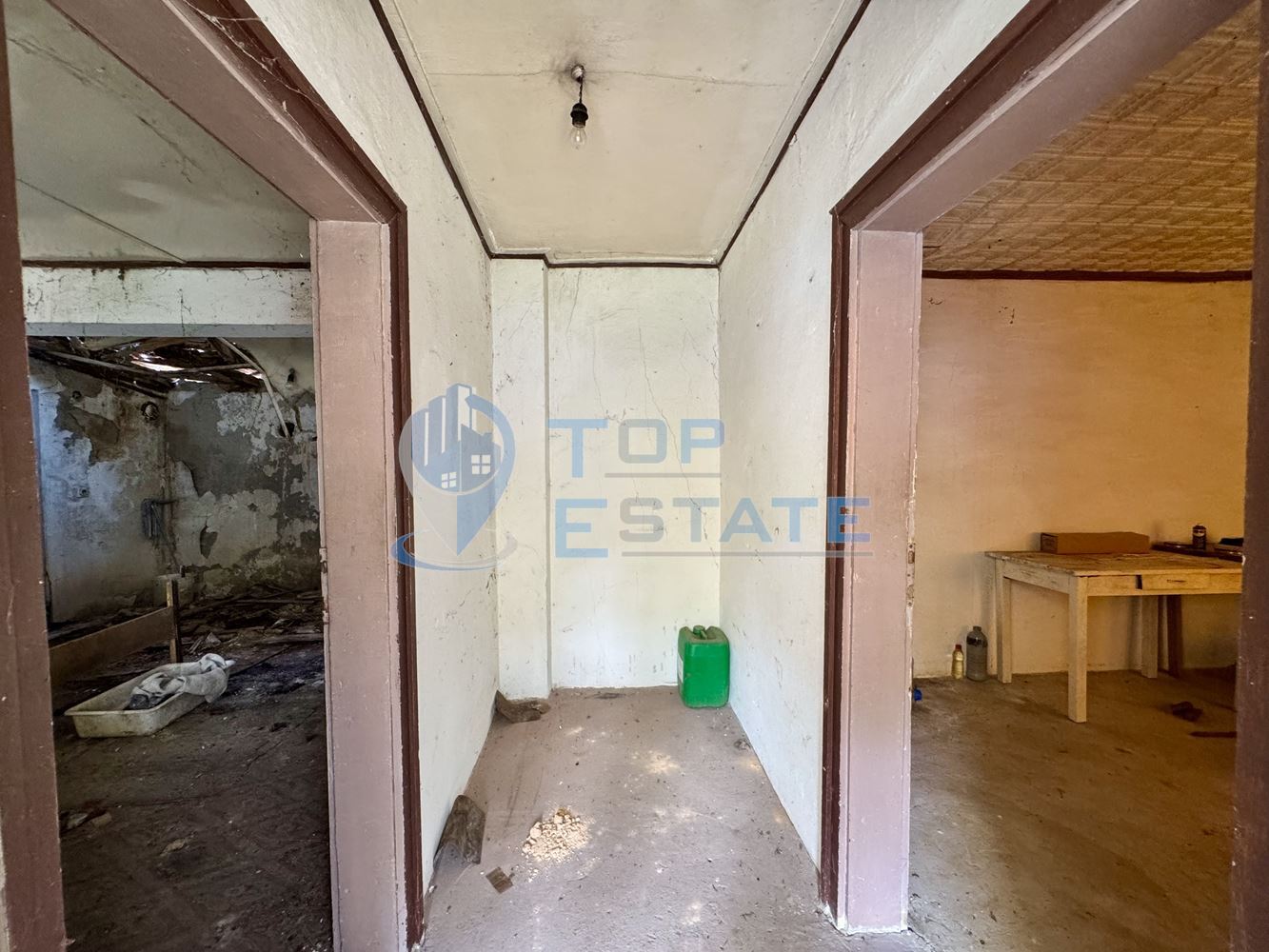 Тухлена къща с кладенец в село Добри дял, област Велико Търново - 0