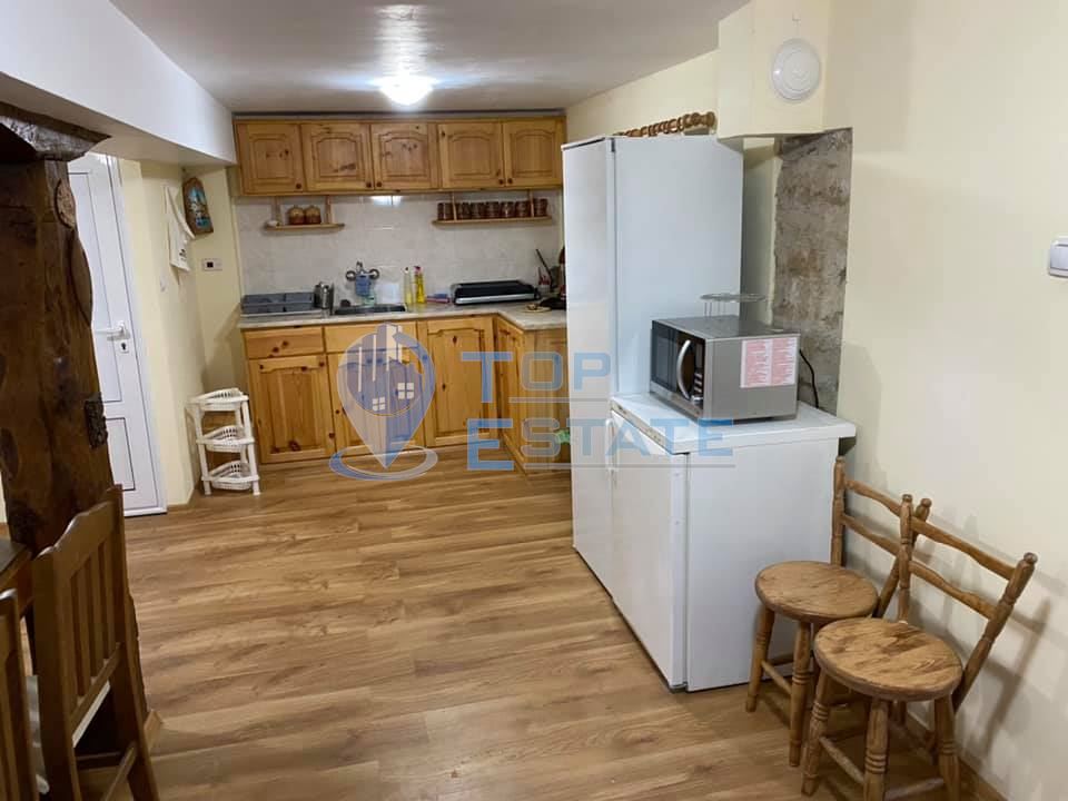 Функционираща къща за гости с басейн и панорамна гледка в село Кисьовци, област Велико Търново - 0