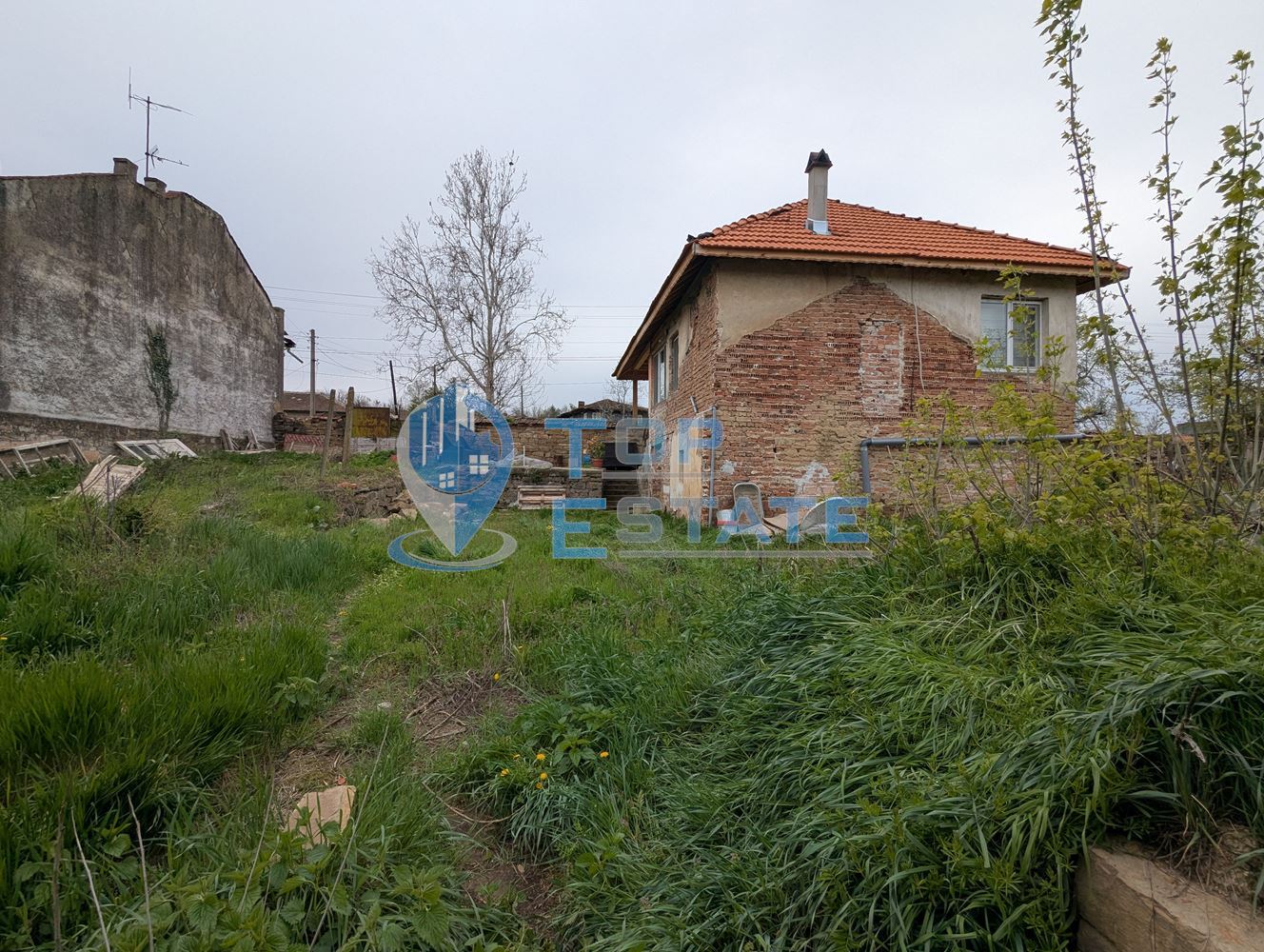 Ремонтирана тухлена къща на главната улица в село Добри дял, обл. Велико Търново - 0