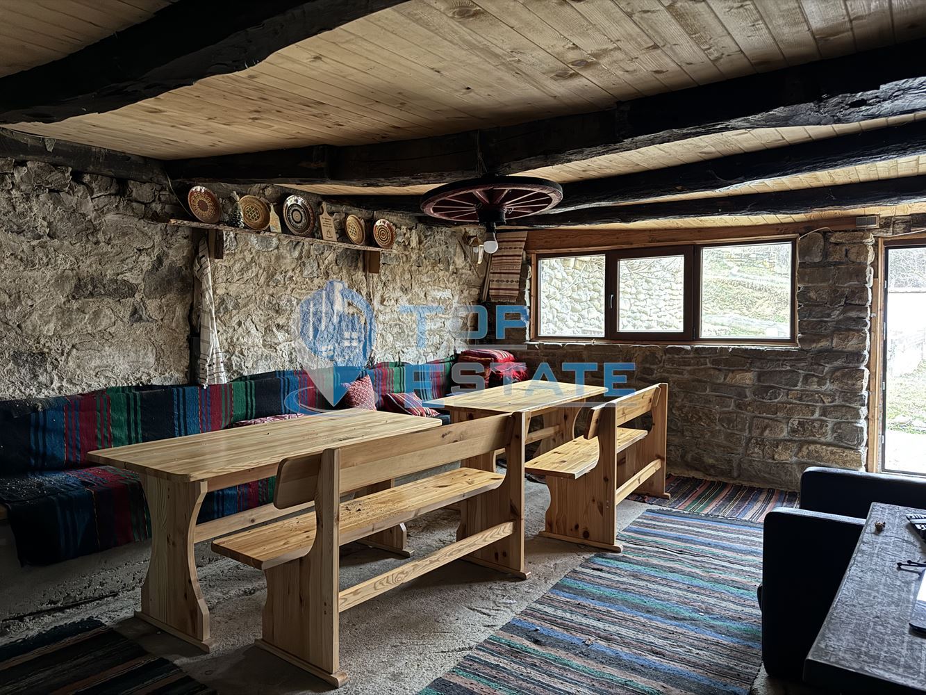 Двуетажна къща с панорамна гледка в гр. Елена, област Велико Търново - 0