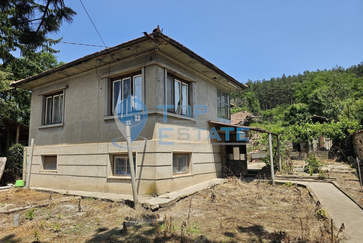 Здрава тухлена къща с три спални в село Копривец, област Русе - 0