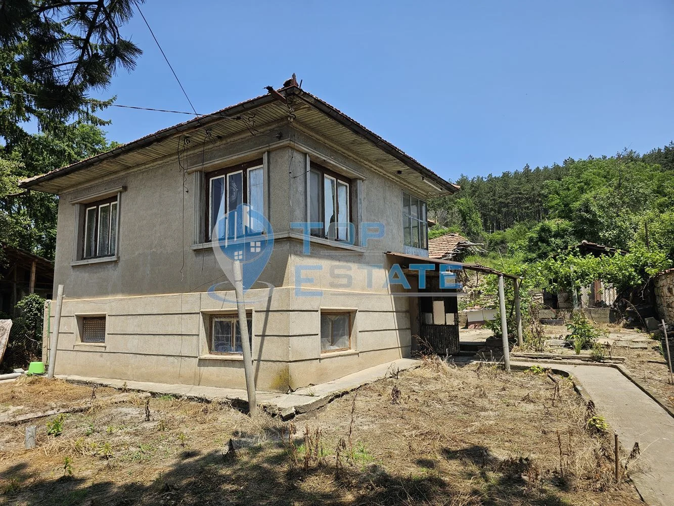 Здрава тухлена къща с три спални в село Копривец, област Русе-0 Здрава тухлена къща с три спални в село Копривец, област Русе - 0