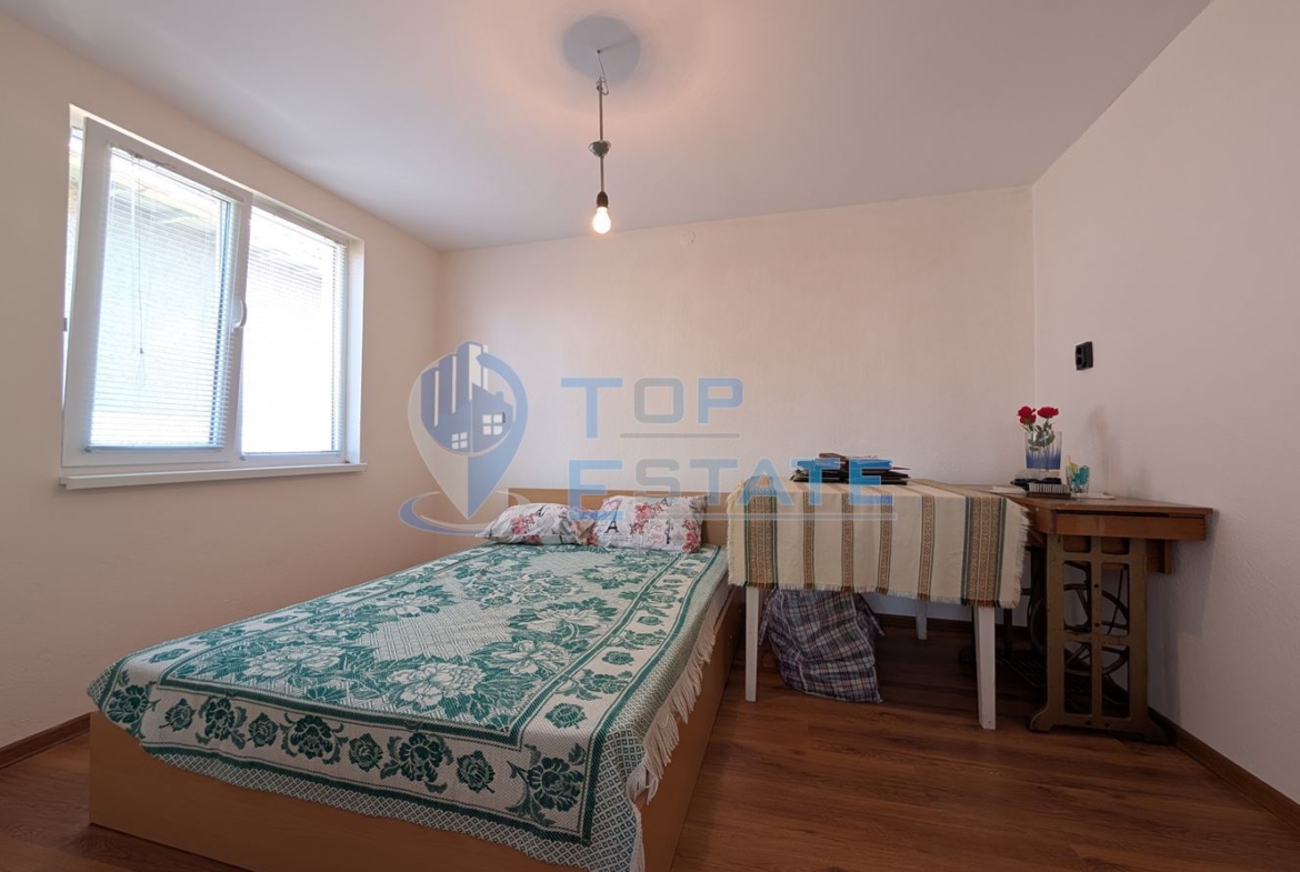 Двуетажна къща след ремонт в село Караисен - 0