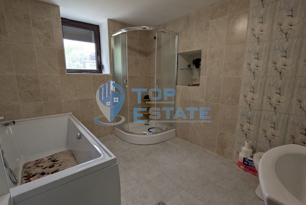 Двуетажна реновирана тухлена къща на центъра на село Поликраище, област Велико Търново - 0