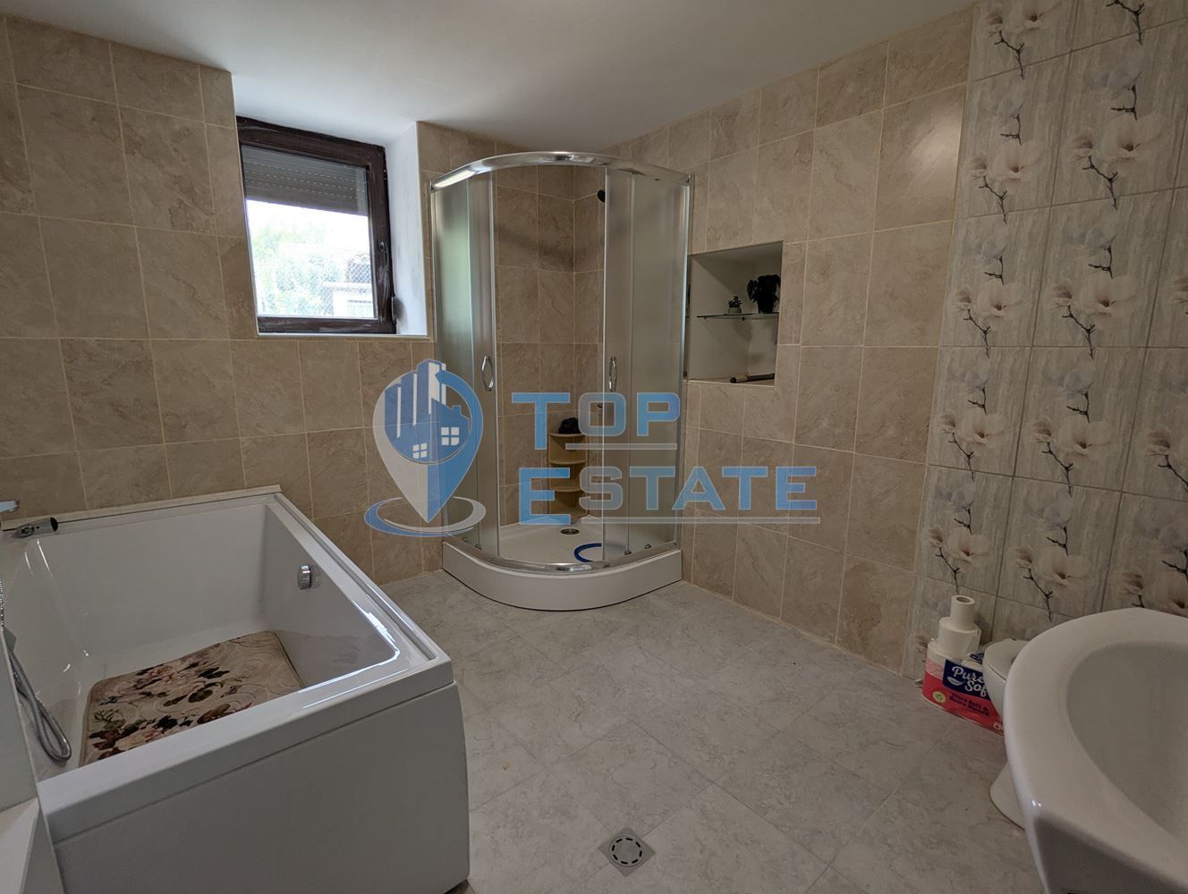 Двуетажна реновирана тухлена къща на центъра на село Поликраище, област Велико Търново - 0