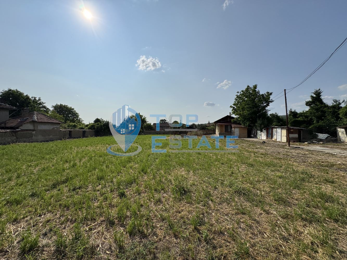 Тухлена къща с кладенец и стопански постройки в село Драганово, област Велико Търново - 0