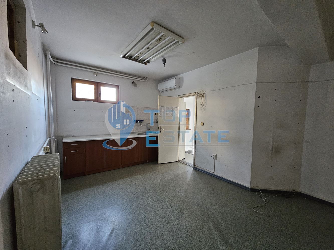 Магазин в центъра на град Велико Търново - 0