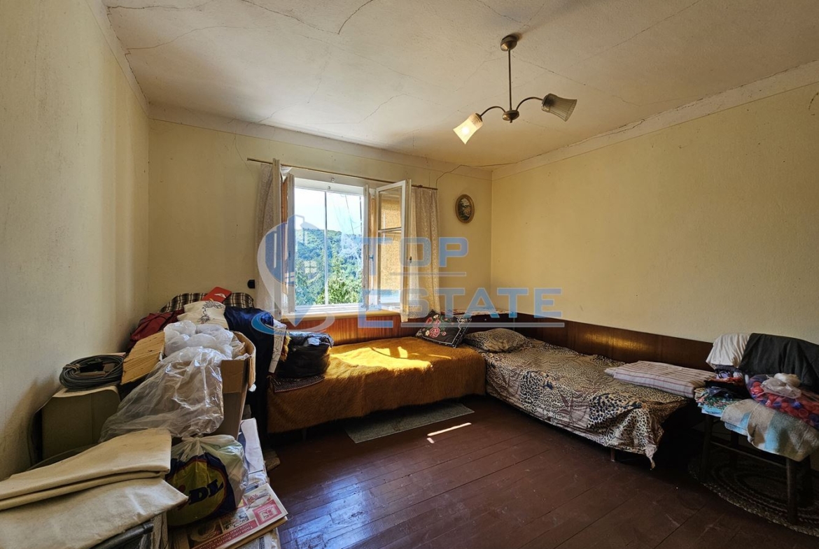 Двуетажна тухлена къща с гараж и голям двор в село Добромирка - 0