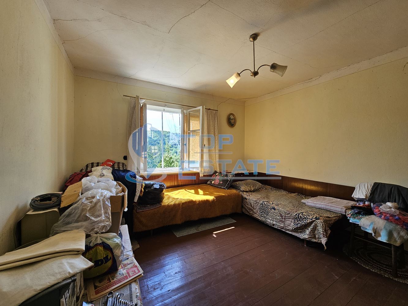 Двуетажна тухлена къща с гараж и голям двор в село Добромирка - 0