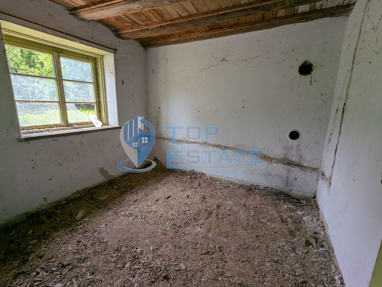 Двуетажна тухлена къща разположена в село Стамболово, община Павликени, област Велико Търново - 0