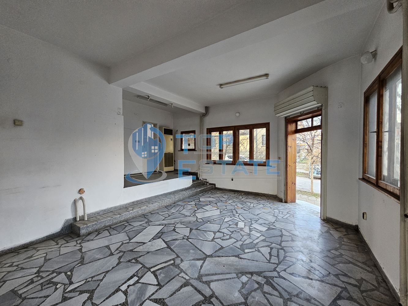 Магазин в центъра на град Велико Търново - 0