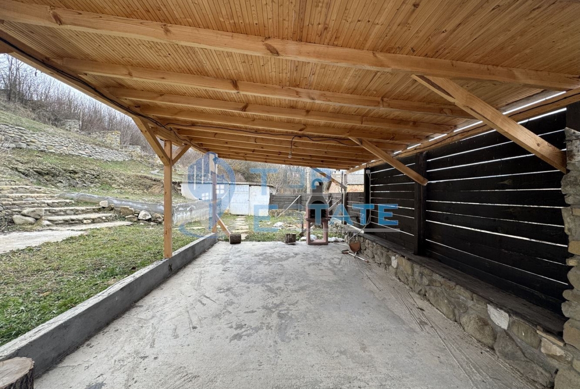 Двуетажна къща с панорамна гледка в гр. Елена, област Велико Търново - 0