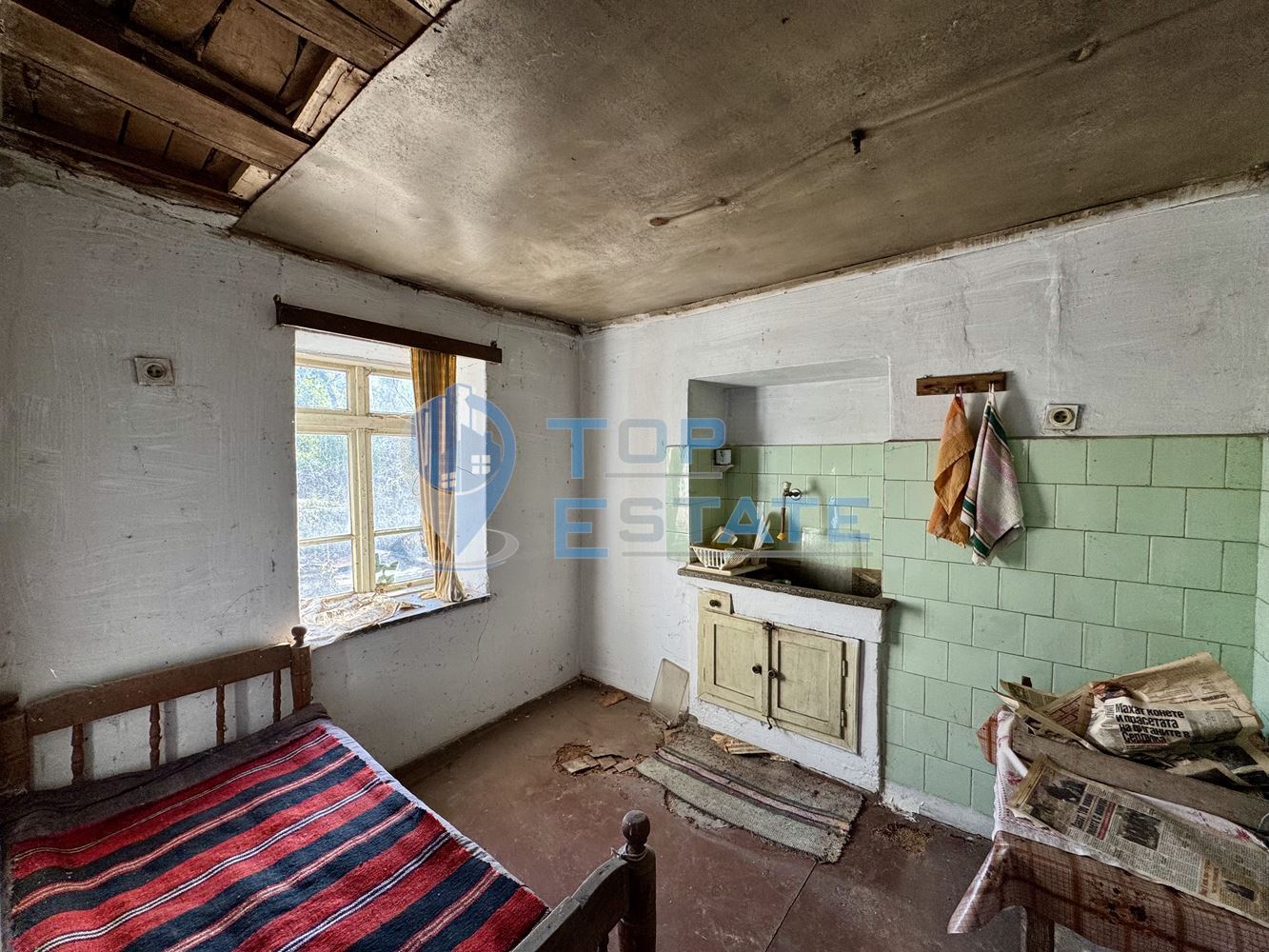 Двуетажна тухлена къща с кладенец в с. Михалци, област Велико Търново.-0 Двуетажна тухлена къща с кладенец в с. Михалци, област Велико Търново. - 0