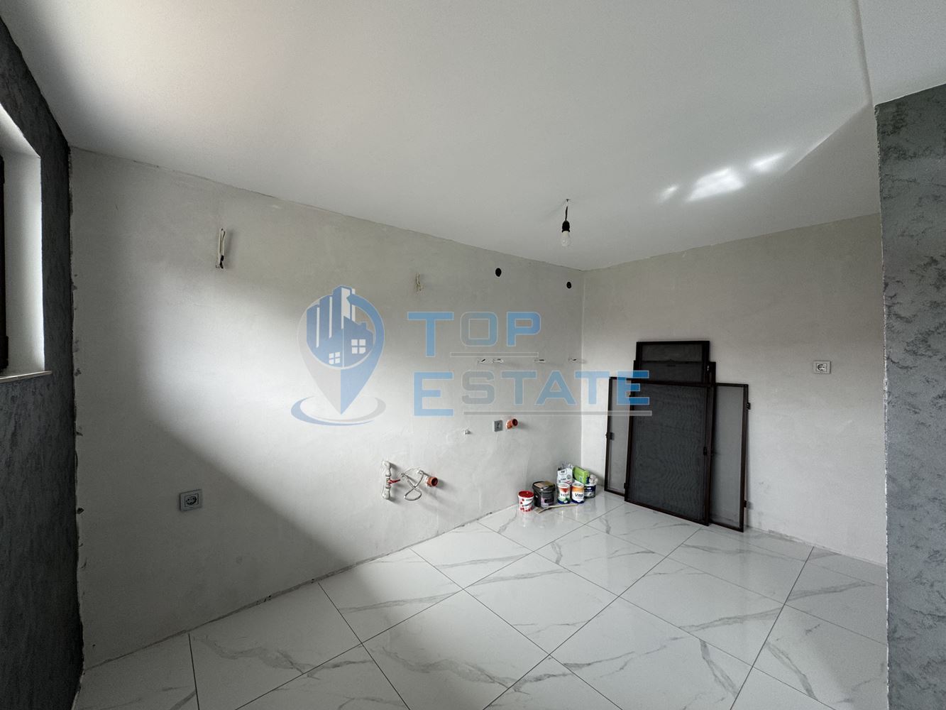 Масивна тухлена къща в с. Вишовград, област Велико Търново - 0