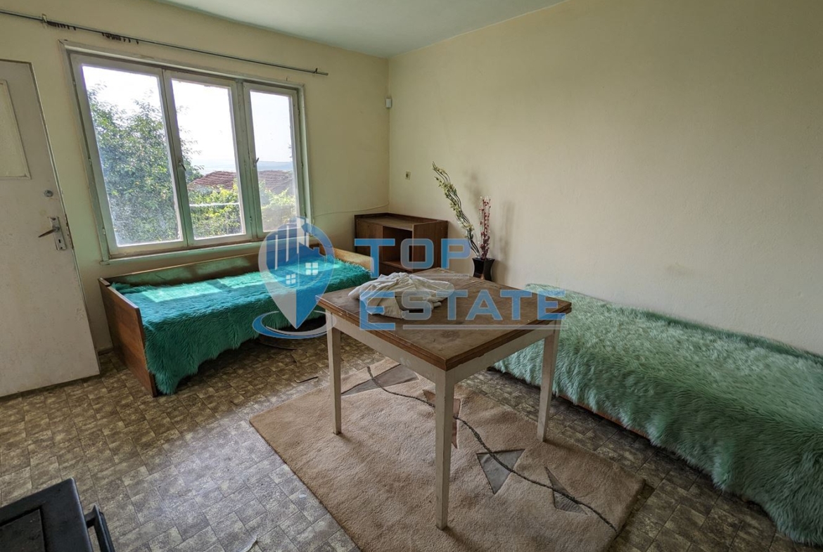 Двуетажна къща с кладенец и гараж в град Сухиндол - 0