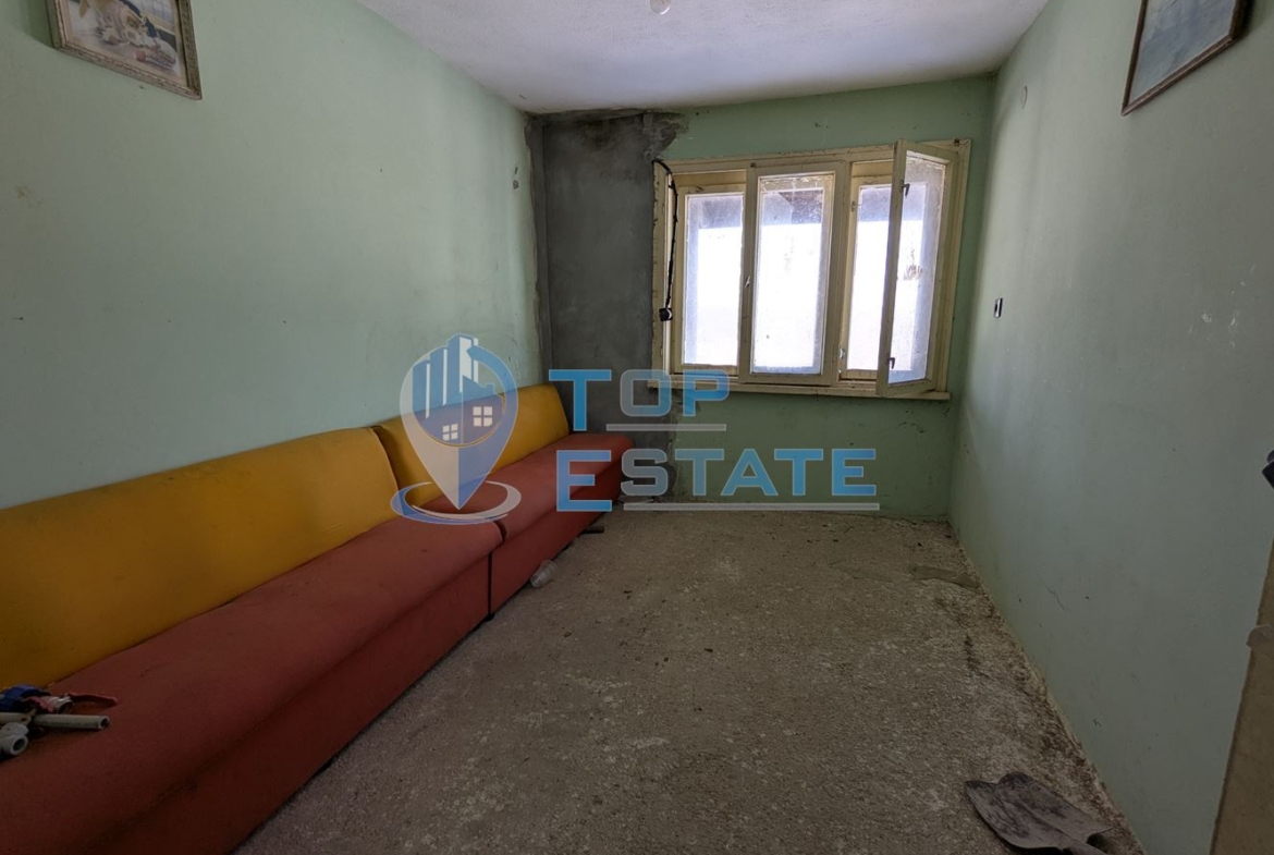 Двуетажна масивна къща с красива гледка в град Борово, област Русе - 0