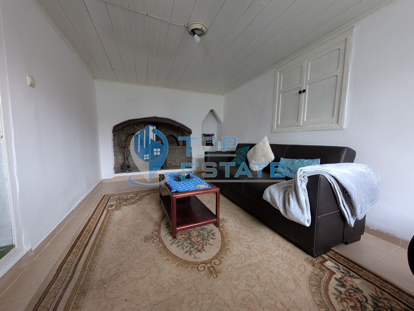 Двуетажна къща с голям двор и кладенец в село Ресен - 0