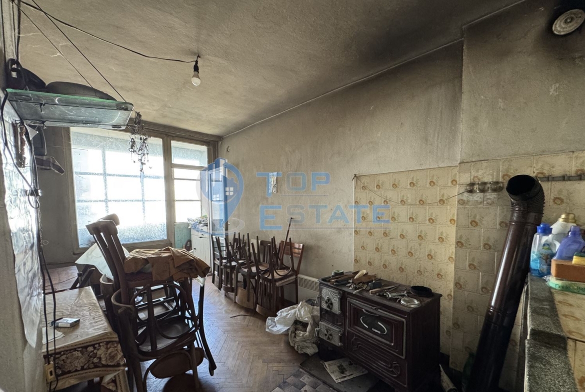 Тристаен тухлен апартамент в кв. Колю Фичето, град Велико Търново - 0