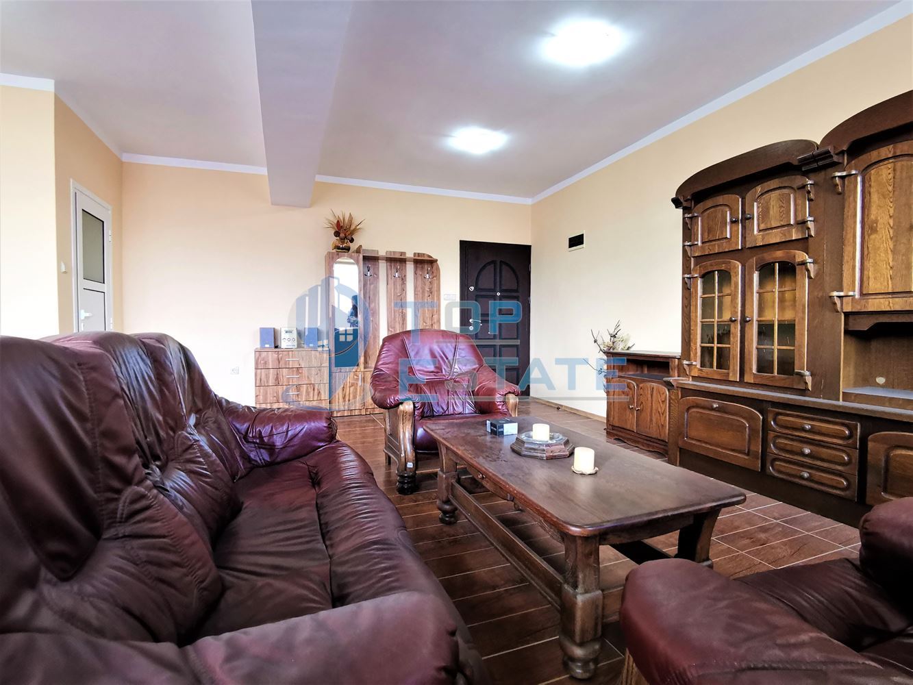 Офис в идеалния център на гр. Горна Оряховица-0 Офис в идеалния център на гр. Горна Оряховица - 0