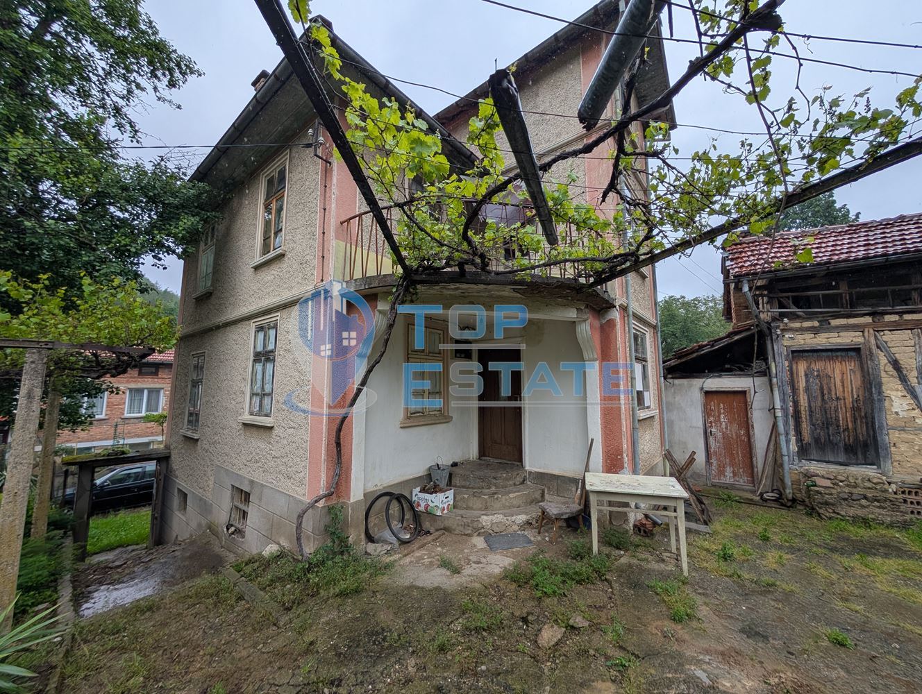 Двуетажна тухлена къща в близост до град Плачковци - 0